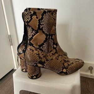 Snakeskin boots size 7.5 us 38 European